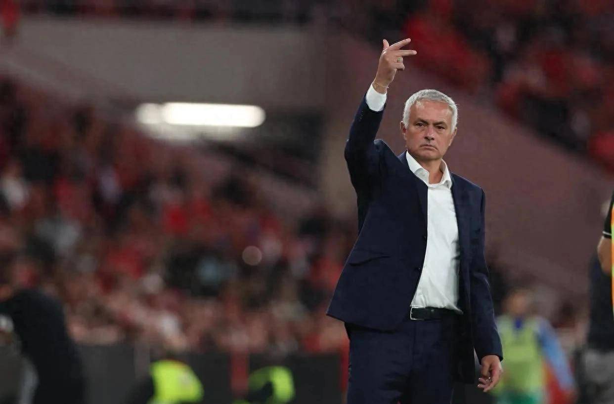 英雄联盟S15赛-清晨里昂调整名单以备葡超，临场应变环节打磨，气氛紧张，球队文化再被提及的简单介绍