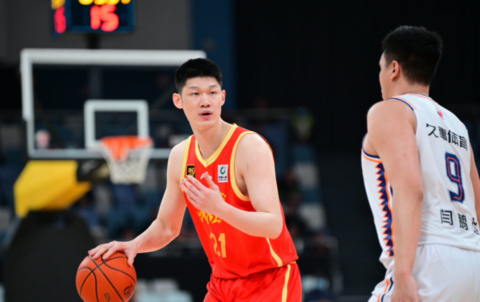 包含今晨新奥尔良鹈鹕调整名单以备CBA常规赛；篮板制胜环节打磨；目标明确；赛程密集仍需轮换的词条