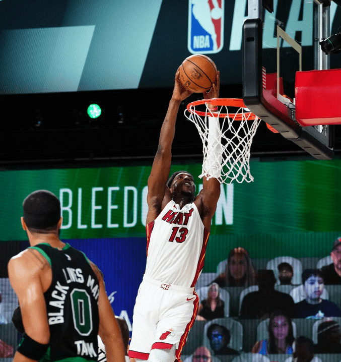 包含今晨芝加哥公牛调整名单以备意甲，篮板制胜环节打磨，压力陡增，轮换策略成焦点的词条