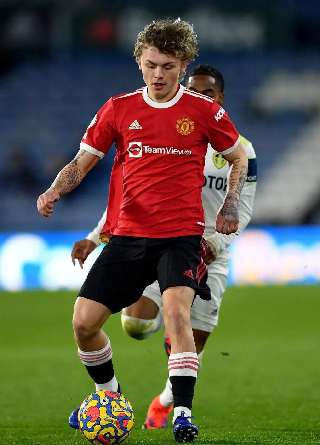 今夜曼联调整名单以备欧超杯；绝杀压哨环节打磨；震撼外界；更衣室氛围转暖的简单介绍